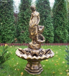 девушка с кувшином
